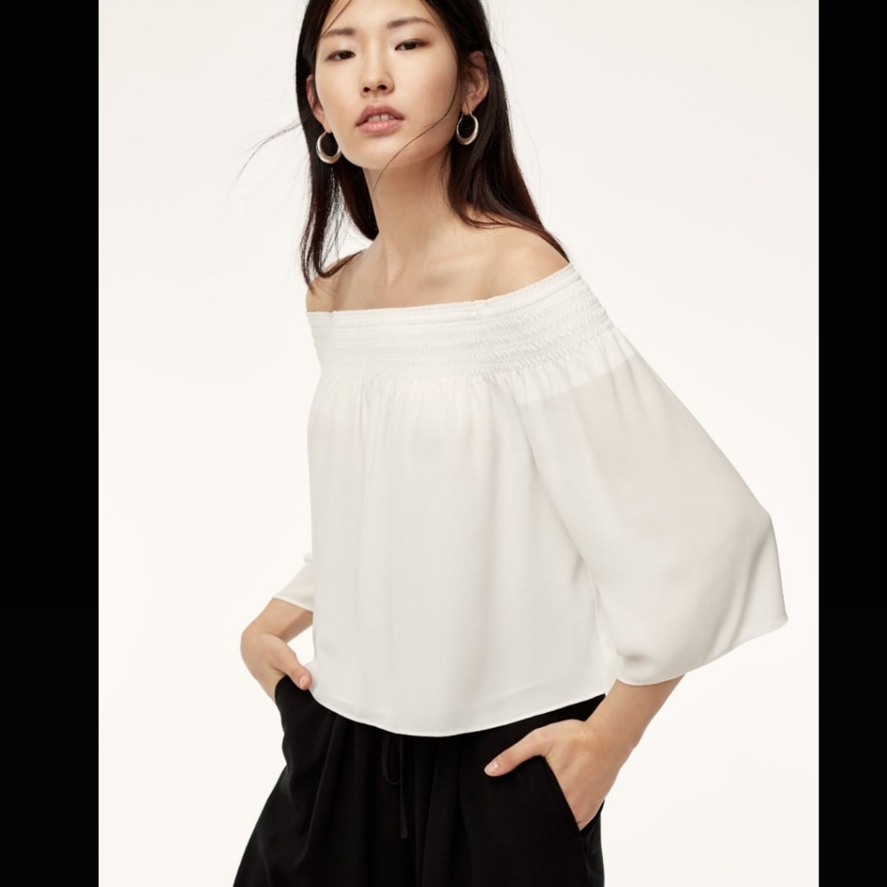 NWOT Aritzia RED Off the shoulder Blouse L